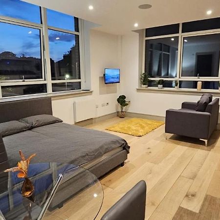 Studio Flat In Tottenham Лондон Экстерьер фото