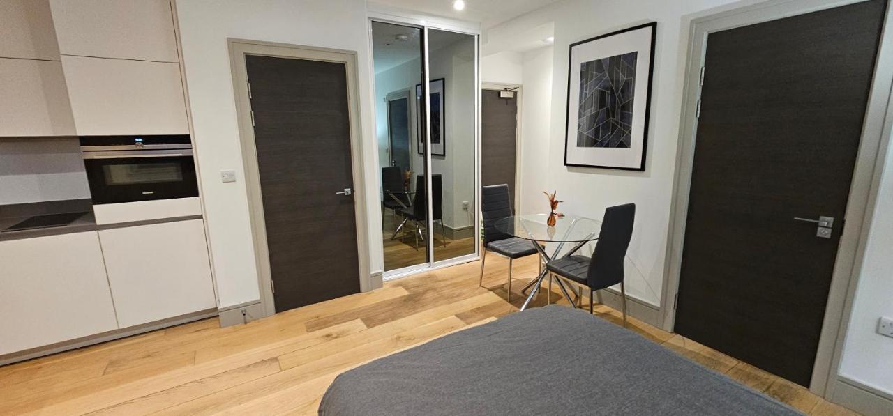 Studio Flat In Tottenham Лондон Экстерьер фото